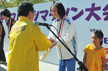 抽選会・表彰式の様子